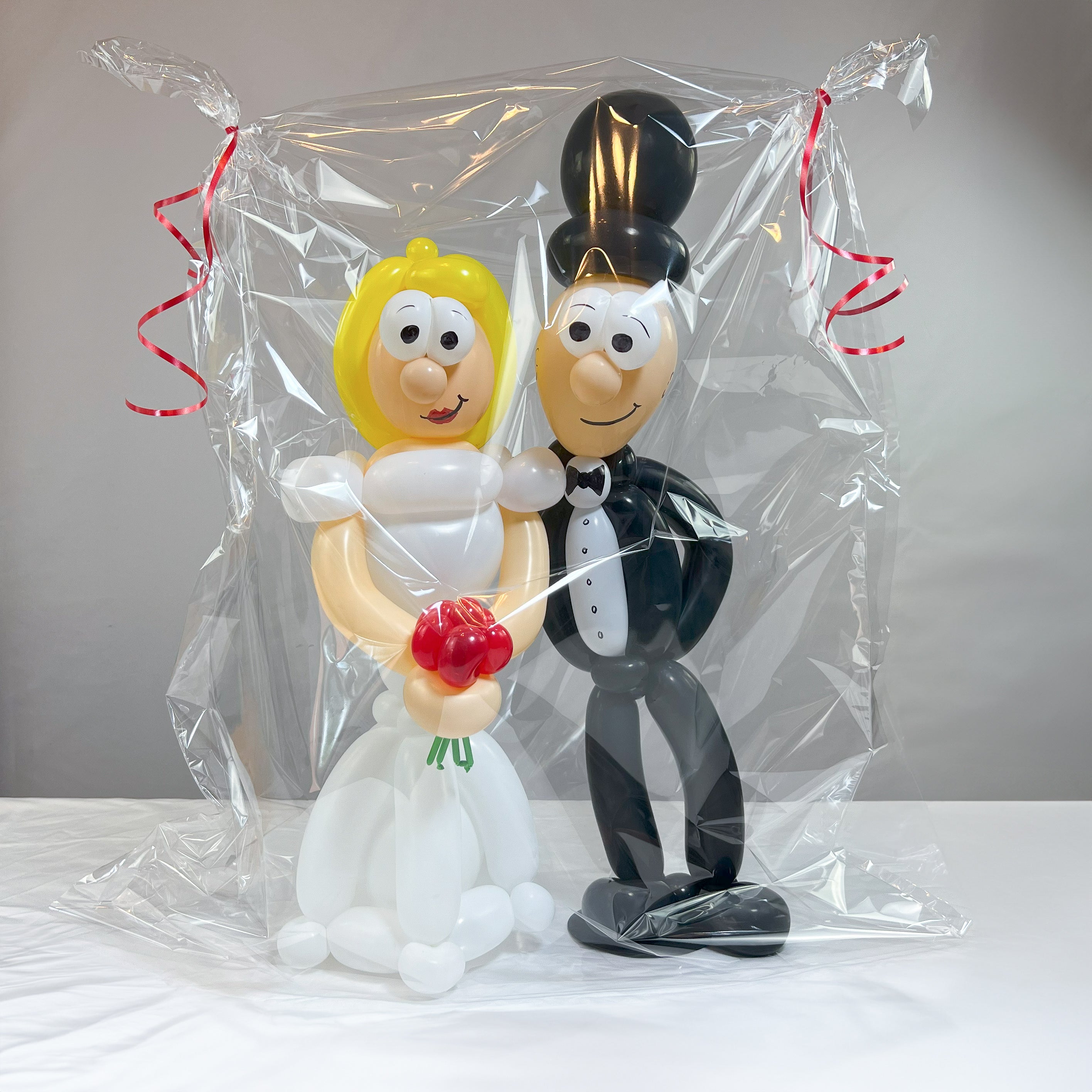Brautpaar aus Luftballons, Blonde Haare