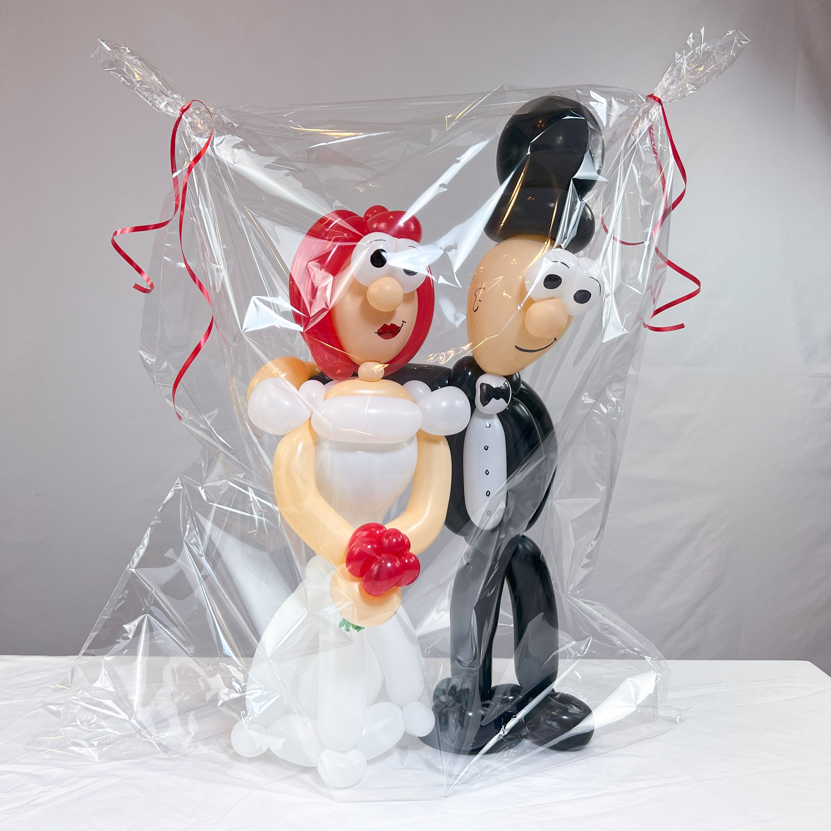 Brautpaar aus Luftballons, Rote Haare